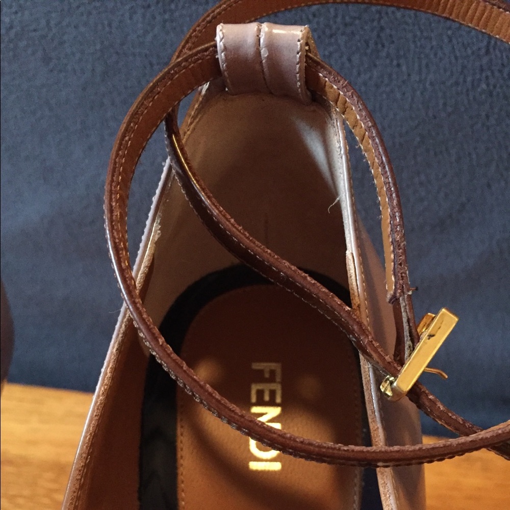 Beautiful Fendi ankle strap cap toe pumps. - Picture 3 of 8